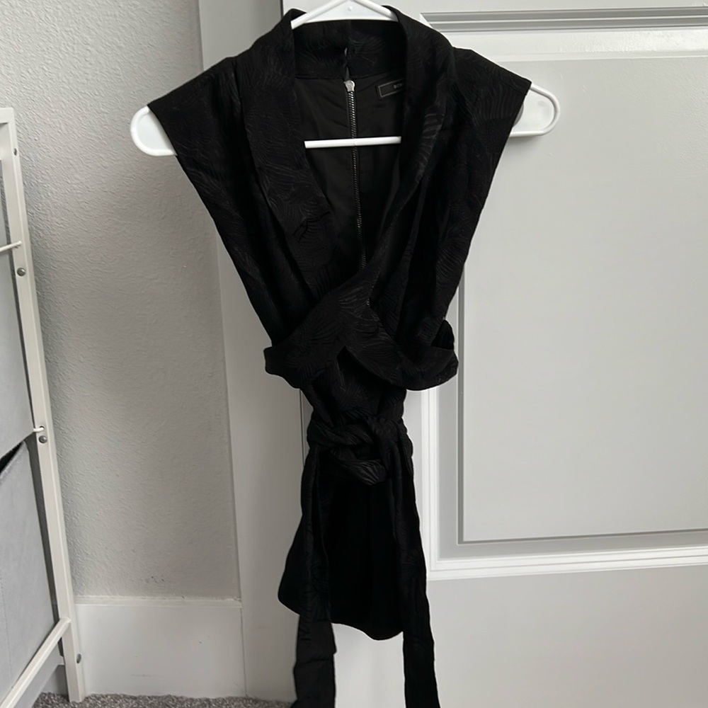 BCBG wrap black shirt like new